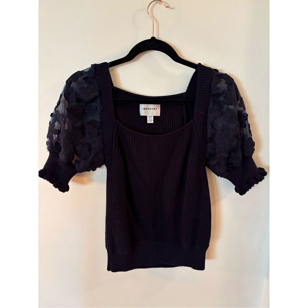INDUSTRY Size M Puff Sleeve Knit Top